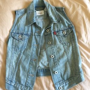 Levi’s light wash denim vest